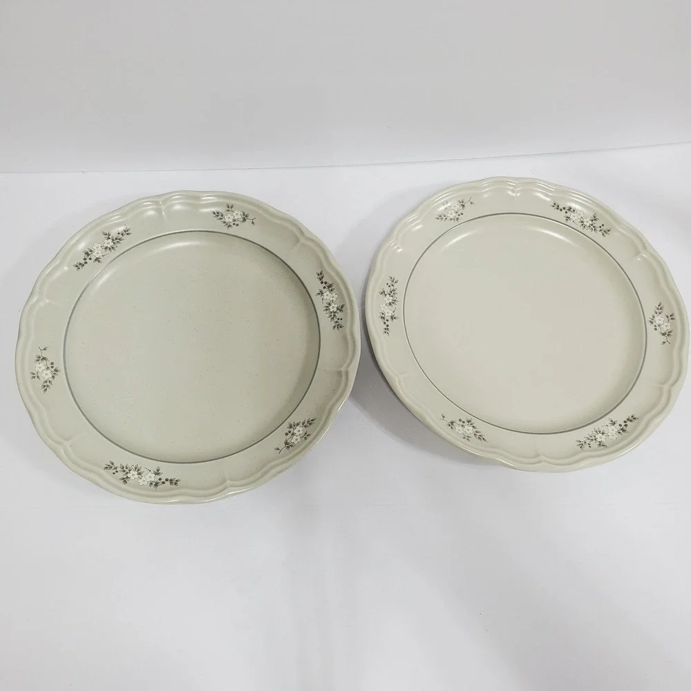 Pfaltzgraff Heirloom Dinner‎ Plates Set of 2 Gray Floral Country Style Scalloped